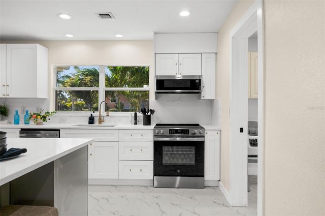 625 W OLYMPIA AVENUE, Punta Gorda, FL 33950