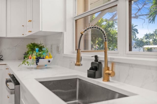 625 W OLYMPIA AVENUE, Punta Gorda, FL 33950