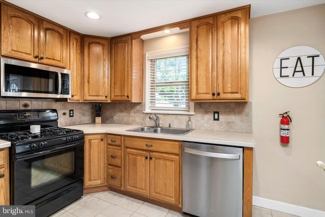 241 FENWOOD AVE, Hamilton, NJ 08619