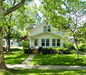 1209 Cambridge Drive, Kalamazoo, MI 49001