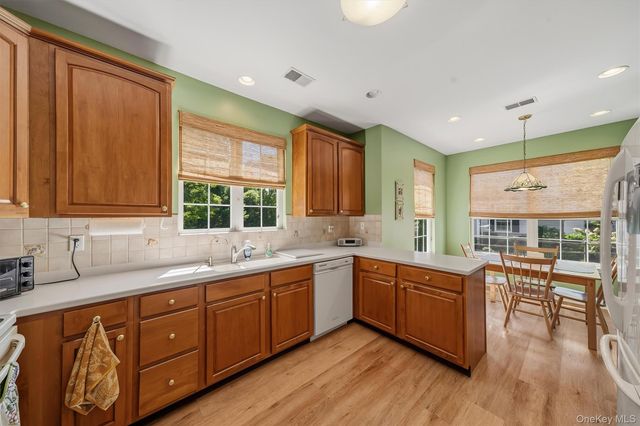 10 Willow Court, Tuxedo Park, NY 10987