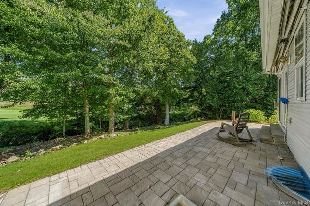 10 Willow Court, Tuxedo Park, NY 10987