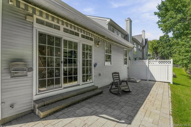 10 Willow Court, Tuxedo Park, NY 10987