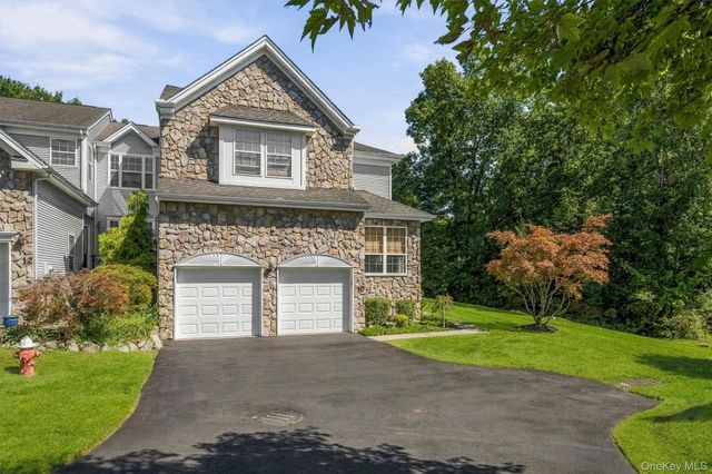 10 Willow Court, Tuxedo Park, NY 10987