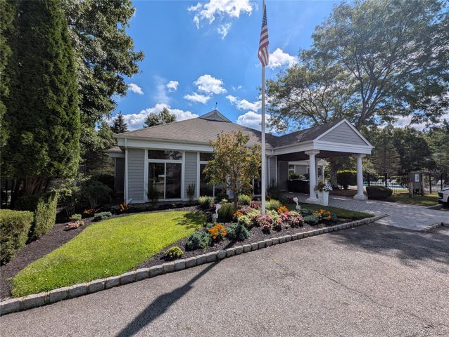 10 Willow Court, Tuxedo Park, NY 10987