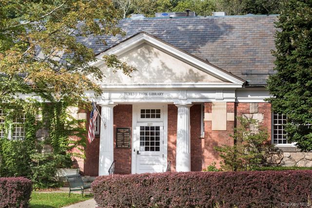 10 Willow Court, Tuxedo Park, NY 10987