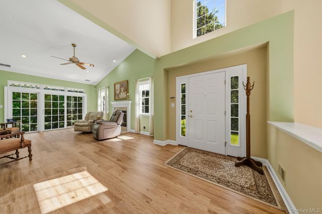 10 Willow Court, Tuxedo Park, NY 10987