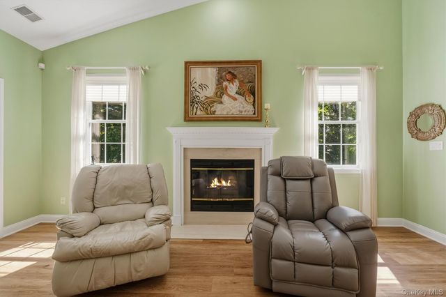 10 Willow Court, Tuxedo Park, NY 10987