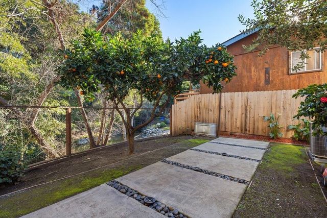 9600 Golf Links, Oakland, CA 94605