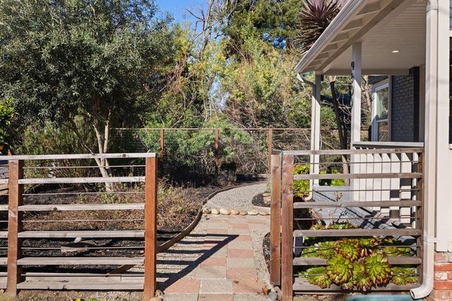 9600 Golf Links, Oakland, CA 94605