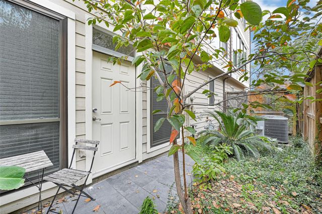 2414 Calumet Street B, Houston, TX 77004