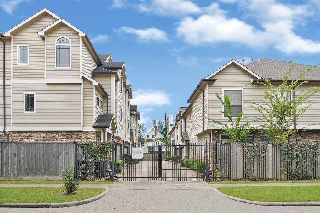 2414 Calumet Street B, Houston, TX 77004