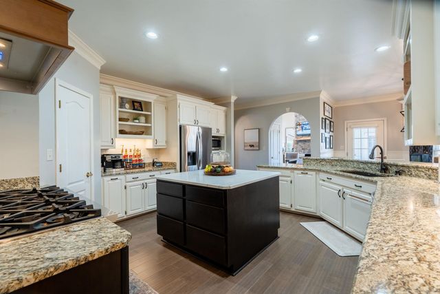 6 Oakridge Lane, Searcy, AR 72143