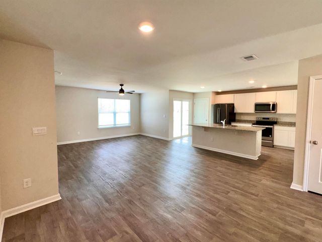 512 Woodland Farms Circle, Aynor, SC 29511