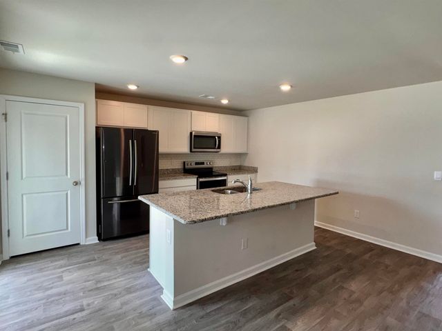 512 Woodland Farms Circle, Aynor, SC 29511