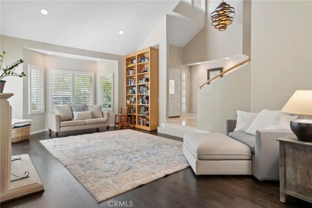 22043 Parvin, Saugus, CA 91350