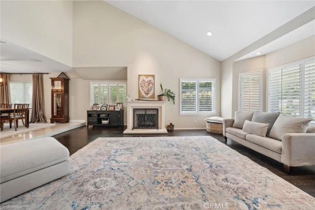 22043 Parvin, Saugus, CA 91350