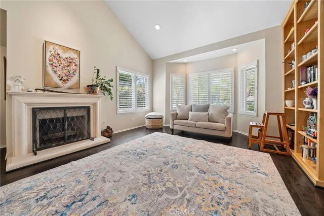 22043 Parvin, Saugus, CA 91350