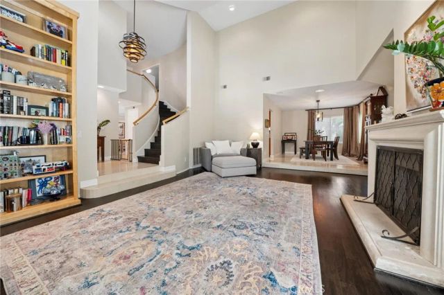 22043 Parvin, Saugus, CA 91350