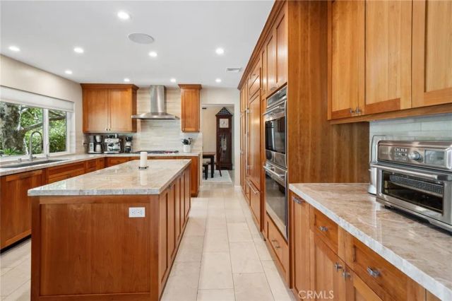 22043 Parvin, Saugus, CA 91350