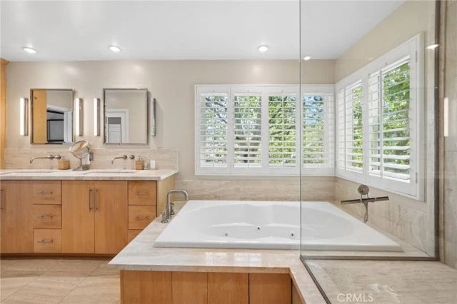22043 Parvin, Saugus, CA 91350