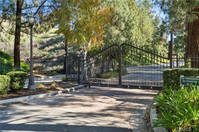 22043 Parvin, Saugus, CA 91350