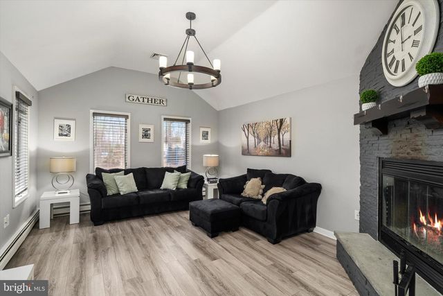 5 PIN OAK DR, New Egypt, NJ 08533