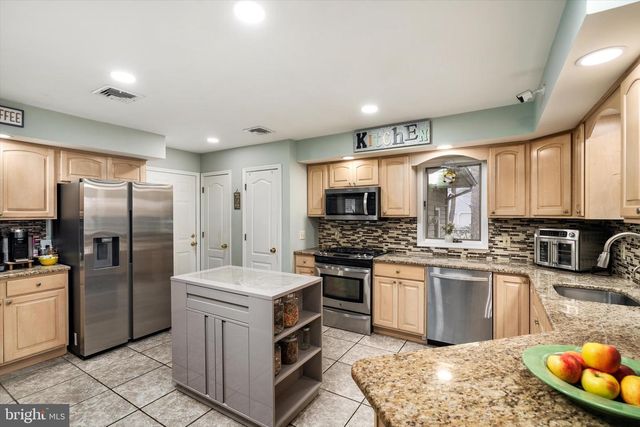 5 PIN OAK DR, New Egypt, NJ 08533