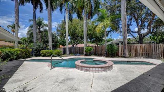 6813 Viento Way, Boca Raton, FL 33433