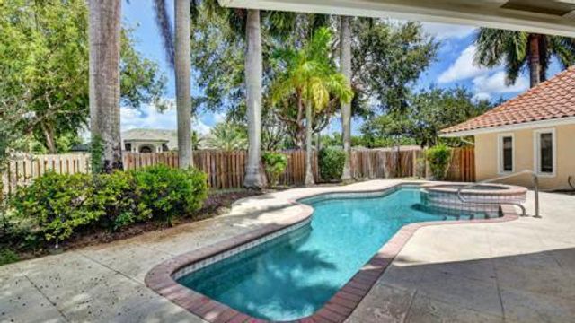 6813 Viento Way, Boca Raton, FL 33433