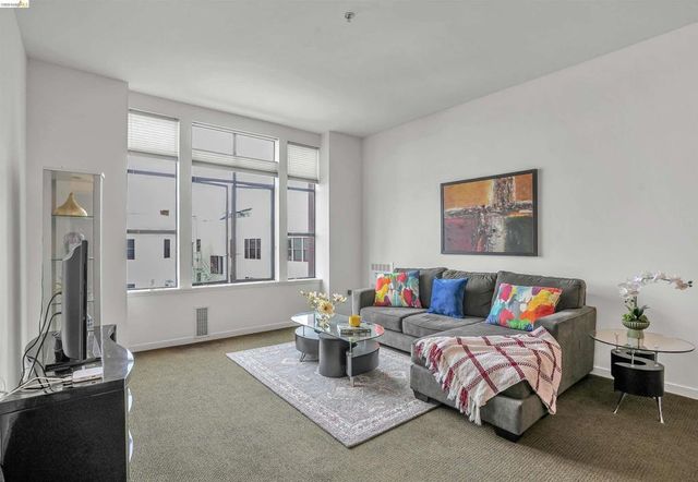 3801 San Pablo Ave 306, Emeryville, CA 94608