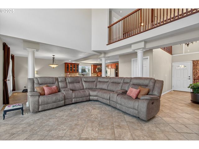 810 HOWARD Dr, Clatskanie, OR 97016