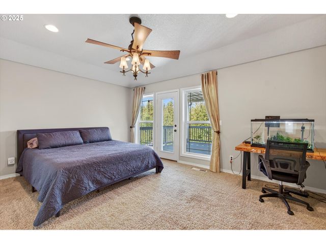 810 HOWARD Dr, Clatskanie, OR 97016