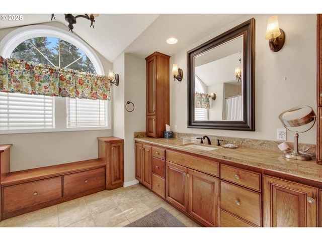 810 HOWARD Dr, Clatskanie, OR 97016