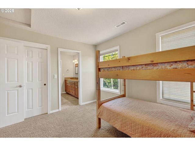 810 HOWARD Dr, Clatskanie, OR 97016