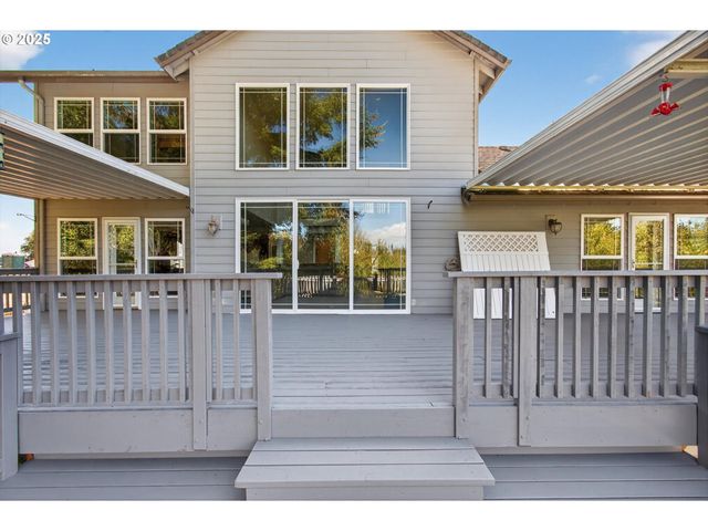 810 HOWARD Dr, Clatskanie, OR 97016