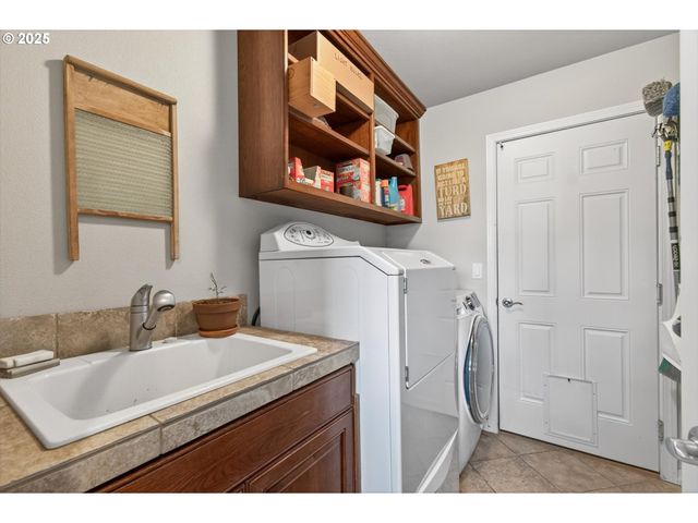 810 HOWARD Dr, Clatskanie, OR 97016