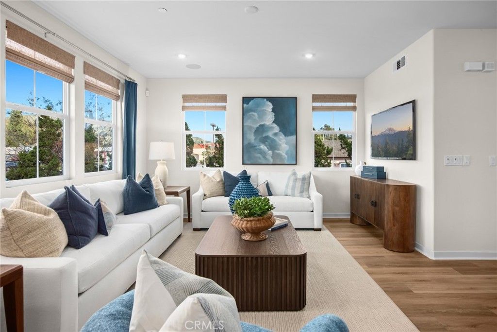 Image 2 of property listing at 537 Gregory Way, Glendora, CA 91740