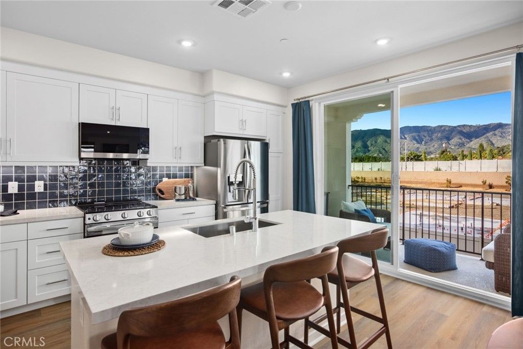 Image 5 of property listing at 537 Gregory Way, Glendora, CA 91740