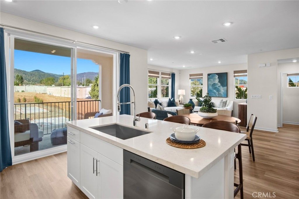 Image 6 of property listing at 537 Gregory Way, Glendora, CA 91740