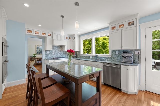 8 Charlotte Rd, Marblehead, MA 01945