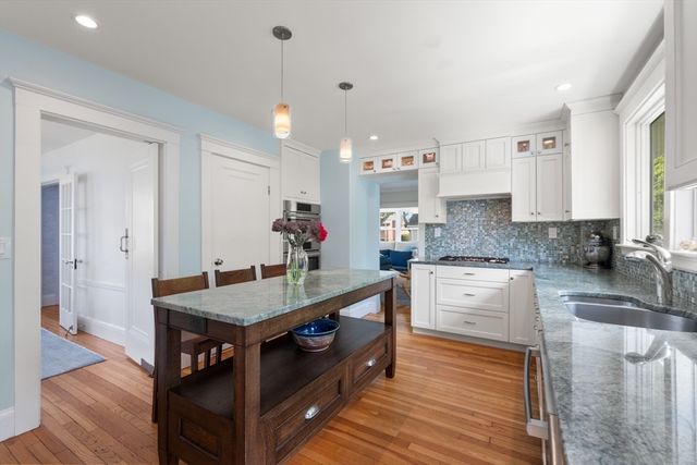 8 Charlotte Rd, Marblehead, MA 01945