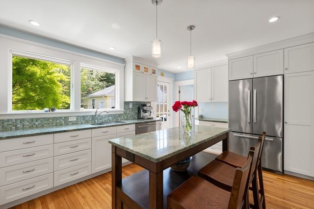 8 Charlotte Rd, Marblehead, MA 01945