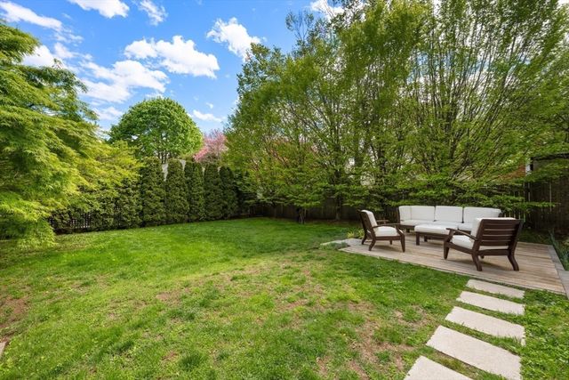 8 Charlotte Rd, Marblehead, MA 01945