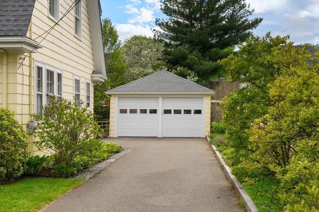8 Charlotte Rd, Marblehead, MA 01945