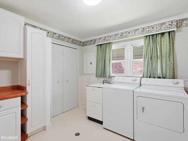 34265 Greentrees Road, Sterling Heights, MI 48312