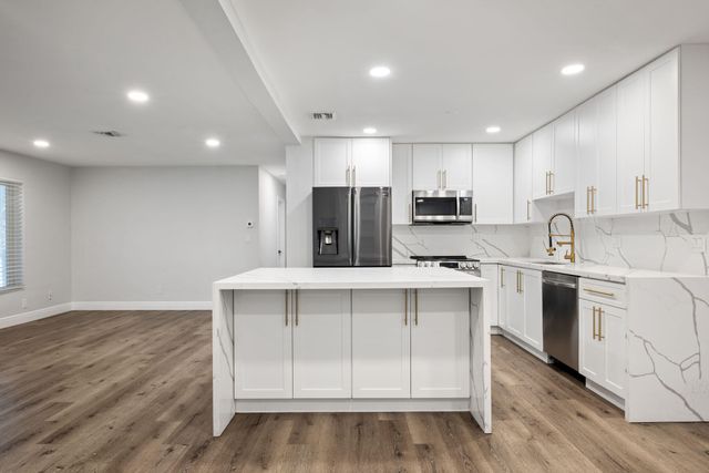 2298 NE 4th Avenue, Boca Raton, FL 33431