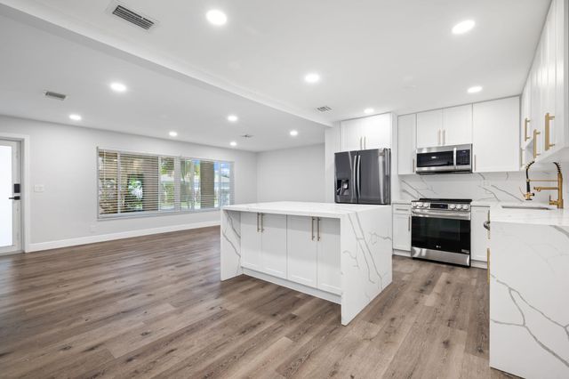 2298 NE 4th Avenue, Boca Raton, FL 33431