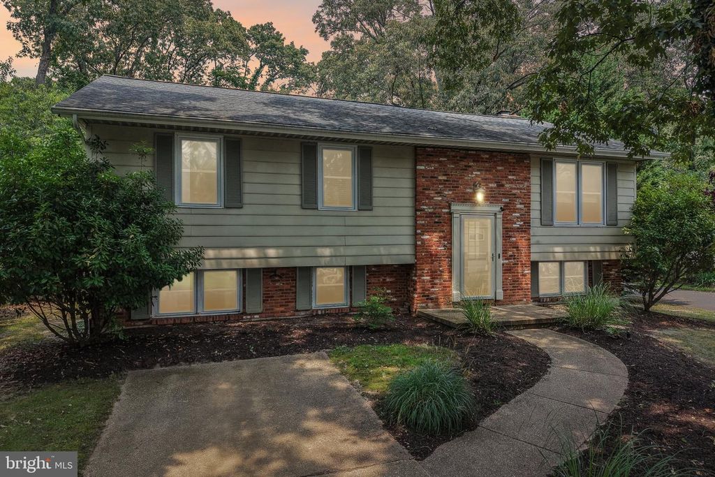 1398 RAINBOW DR, Pasadena, MD 21122