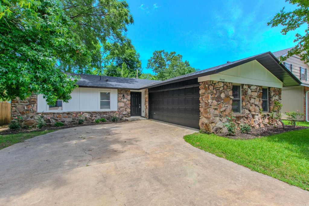 5809 N Woodview Drive, Sherwood, AR 72120